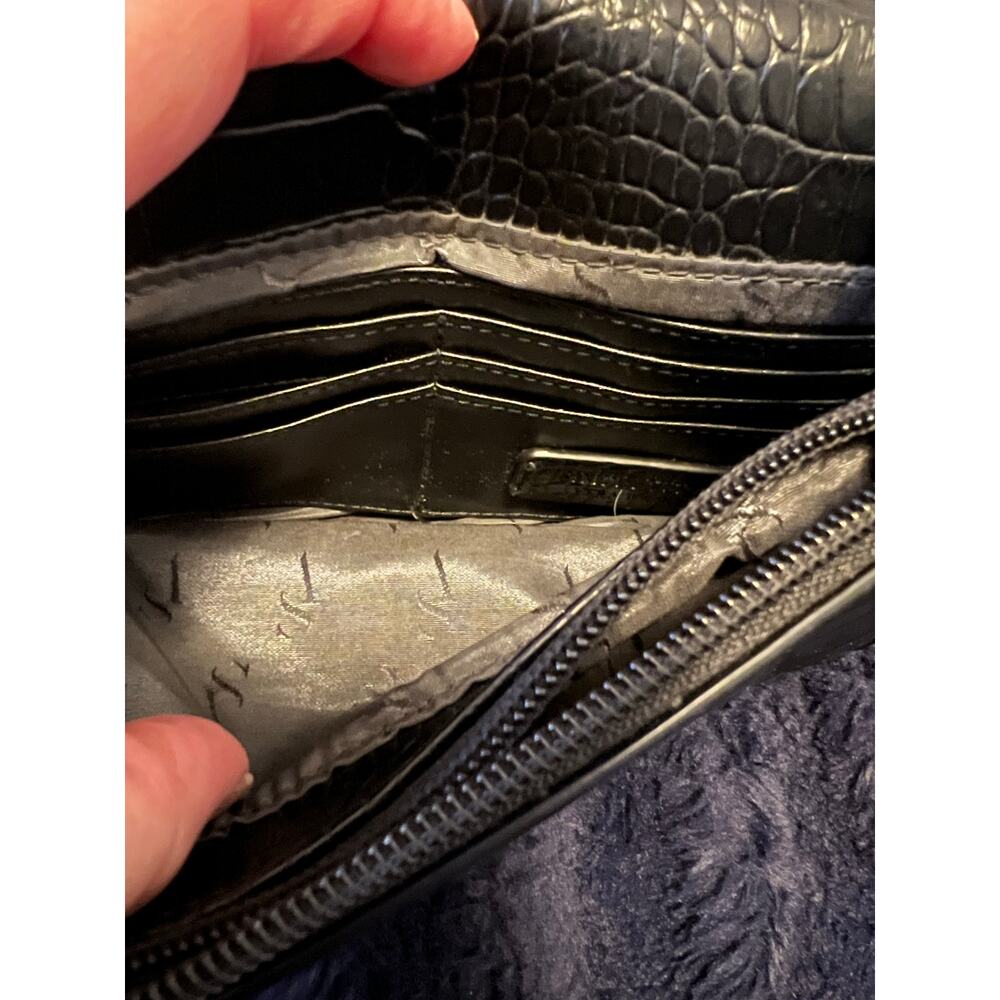 Simply Vera Wang Black Croc Embossed Crossbody Purse Adjustable Strap EUC - Picture 4 of 9